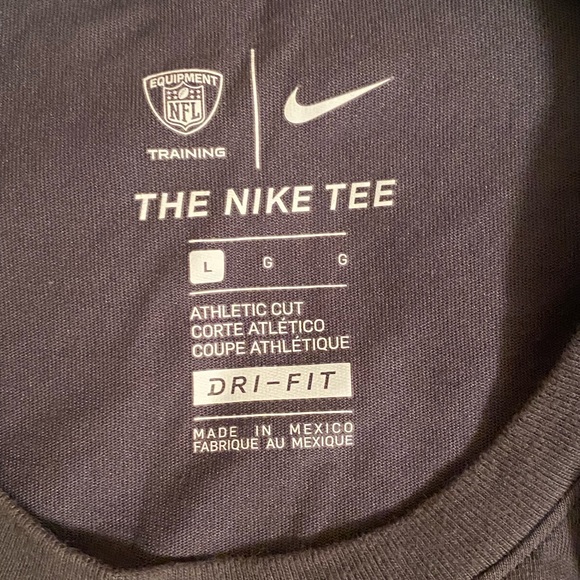 Ladies size L Nike tee with Steelers emblem - Picture 3 of 10